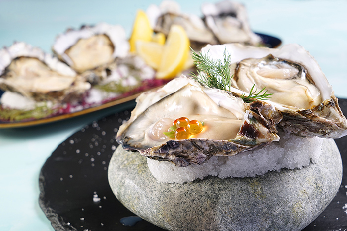 DSC08097_French Fine de Claire Oyster and Japanese Murotsu Oyster 法國生蠔及日本室津生蠔 U.S. Oysters and New Zealand Oysters on Ice 冰鎮美國生蠔及新西蘭生蠔_H1