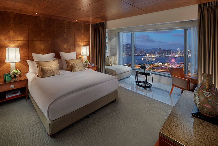 hong-kong-18-rooms-harbour-view-verandah