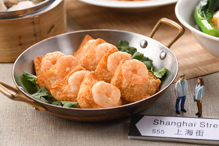 Deep-fried prawn toast 酥炸蝦多士