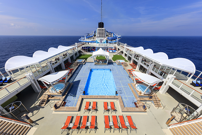 WDR_Main Pool Deck_01.JPG-h