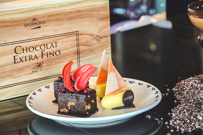 lemeridiencyberport-chocolateteaset2