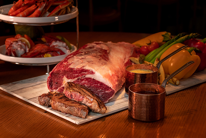 Marbled wagyu beef 廚師團隊利用油花細密的頂級和牛，創作出一系列滋味料