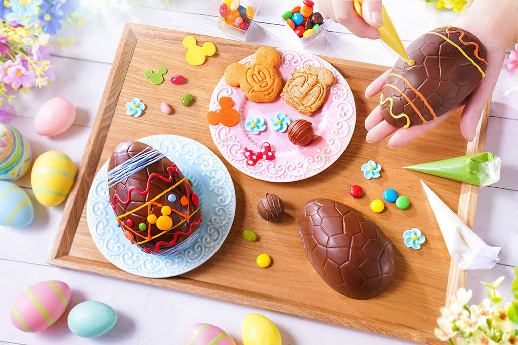 HKDL_Easter_F&B_Dragon Wind and World of Color Restaurant_Easter Egg Making Academy_01